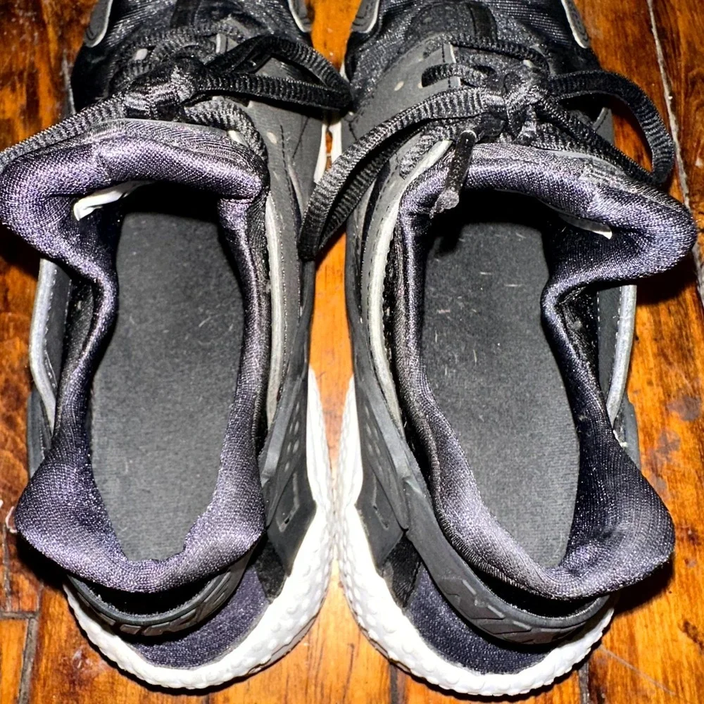 Nike Air Huarache Sneakers Women's Size 8 Matte Black Leather Comfort Lace Up